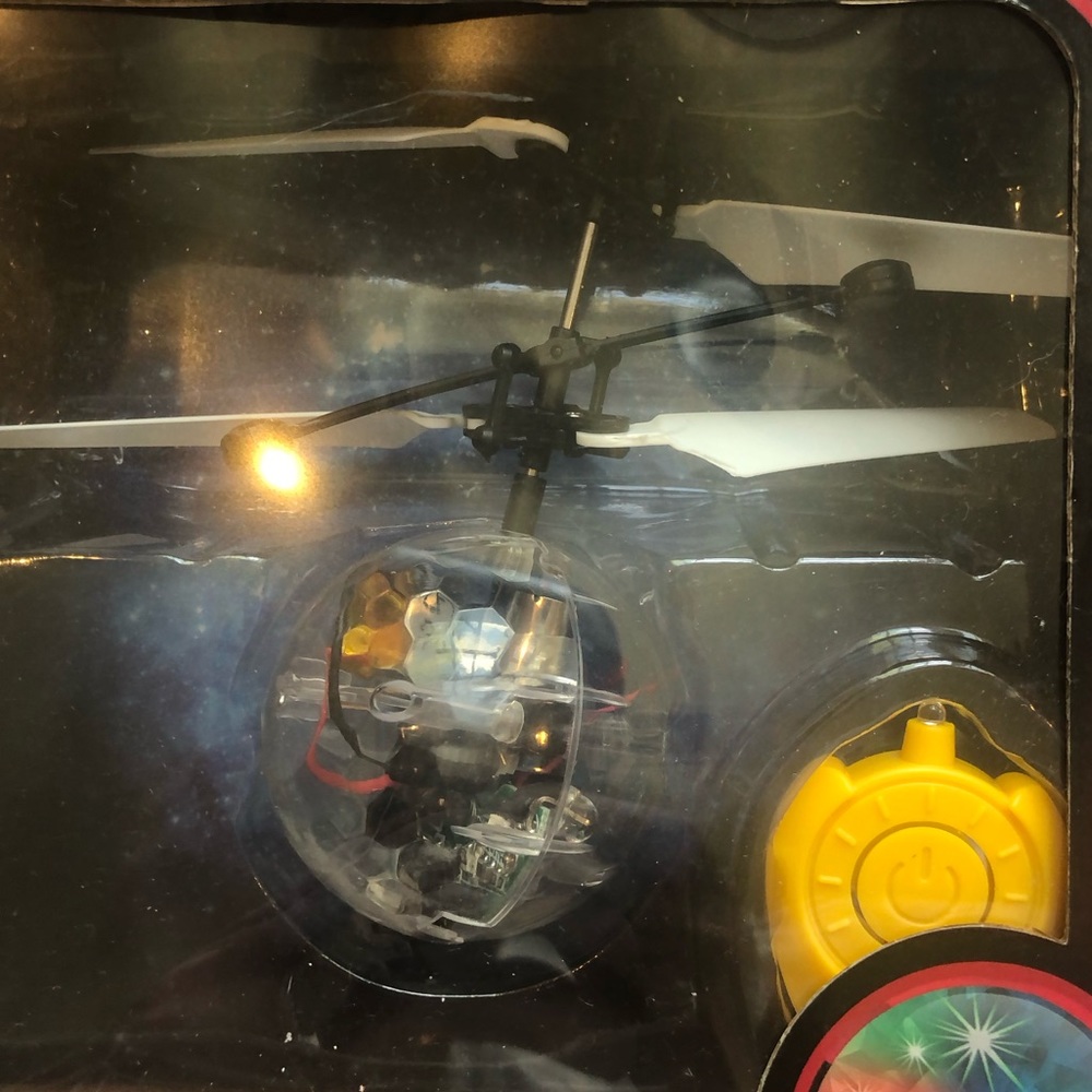 LED Magic Flying Ball Aviation Toy - Picture 6 of 15